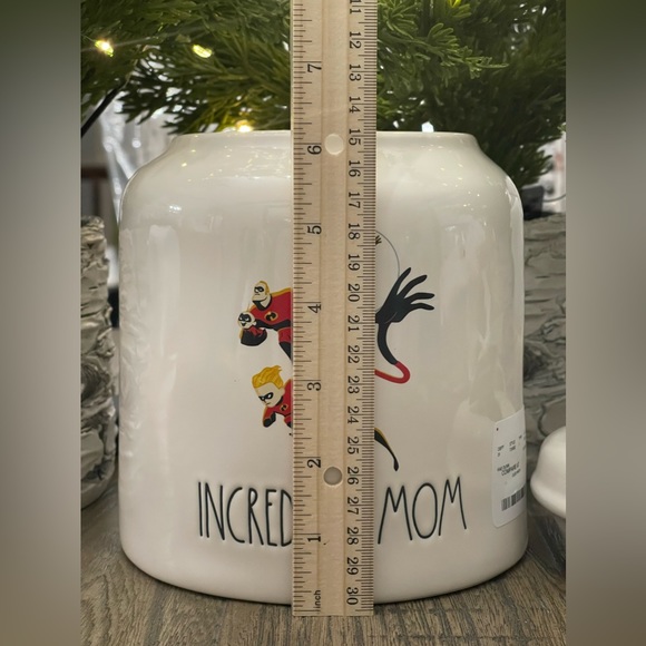 Brand NEW w/Tags Rae Dunn Pixar Collection INCREDIBLE MOM Large Chunky Canister - Picture 11 of 15